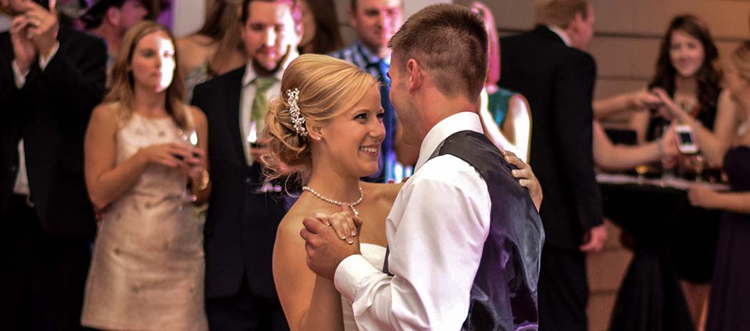 Wedding DJ at Glen Oaks Country Club West Des Moines IA